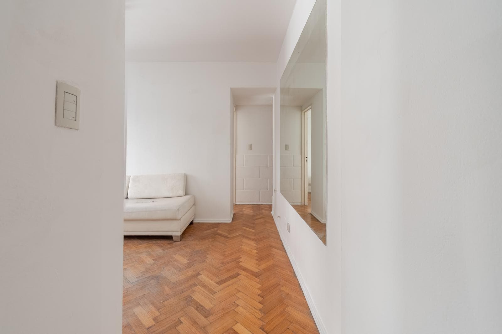 Tres Sargentos and Reconquista I, on the corner of Fte and Bcón I, 2 rooms, very bright