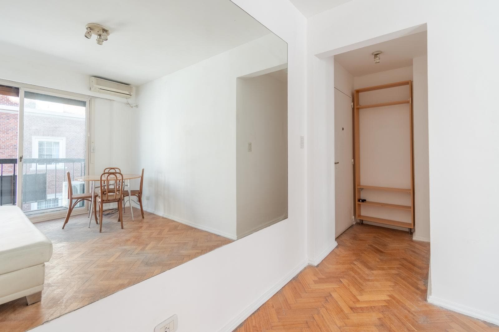Tres Sargentos and Reconquista I, on the corner of Fte and Bcón I, 2 rooms, very bright
