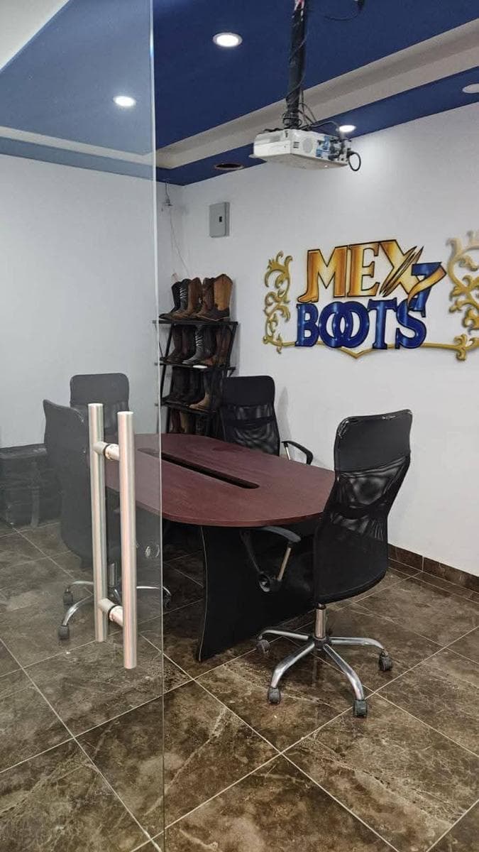 Commercial Warehouse with Offices, Screening Room, Storage Area, and Roof Garden in Echeveste