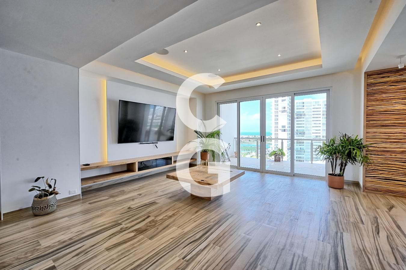 Apartment for Sale and Rent in Cancún at Maioris Puerto Cancún with a Terrace Overlooking the Ocean