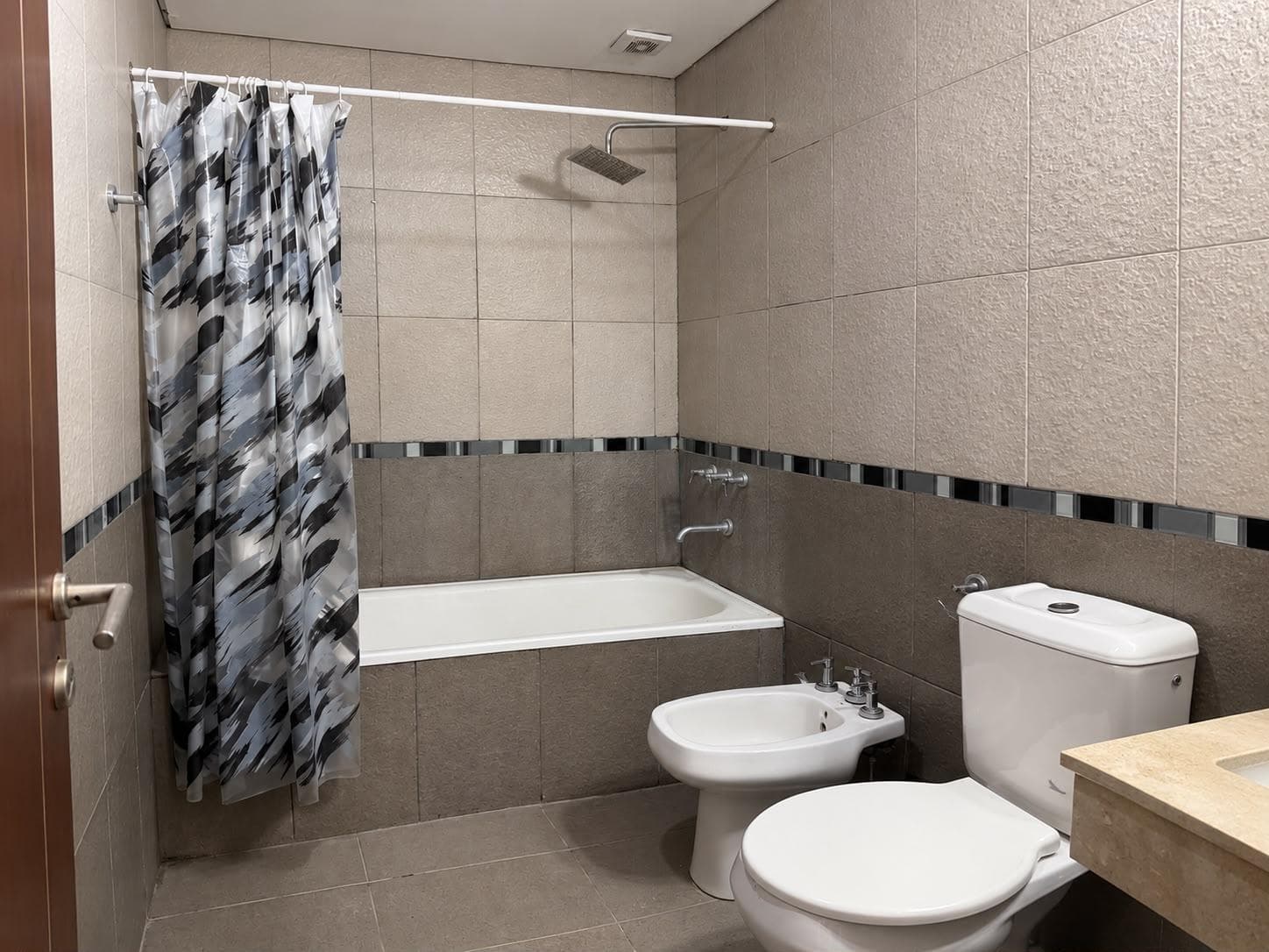 3-room apartment for sale with garage (ground floor with office; could be converted into a 4th room) in Canning