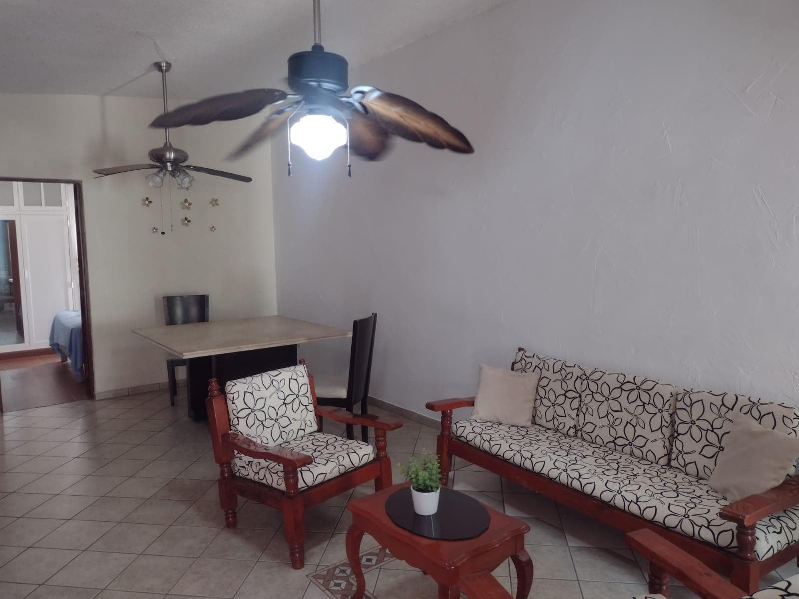 Single-story house for sale in Flores del Valle, Veracruz, very close to the Mexican Army