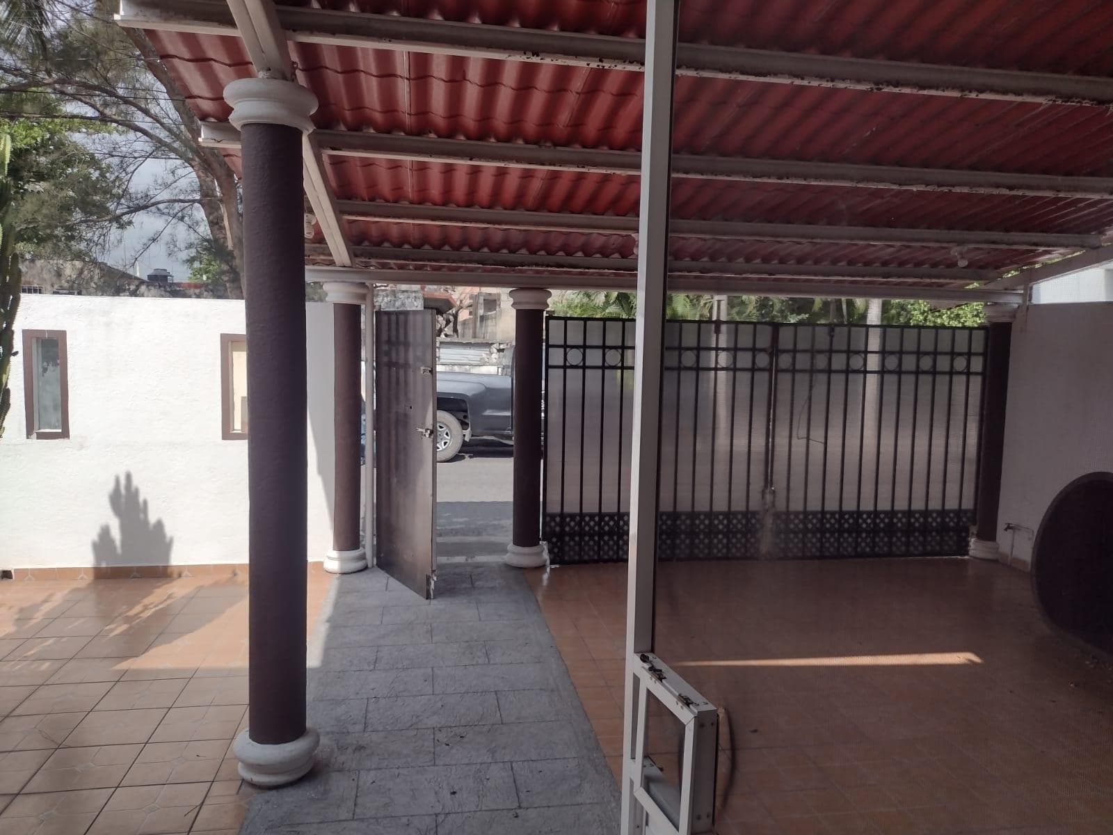 Single-story house for sale in Flores del Valle, Veracruz, very close to the Mexican Army