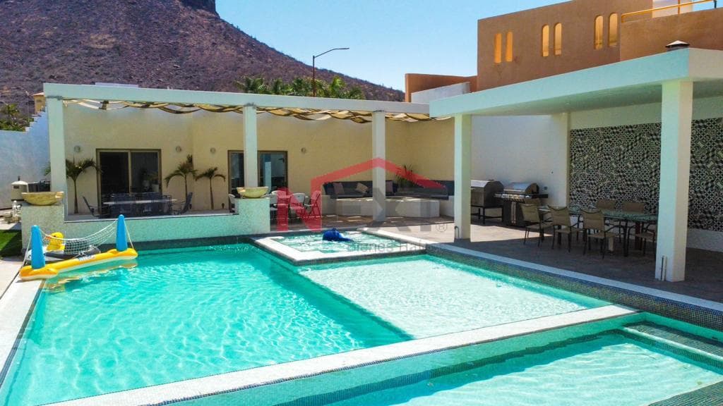 HOUSE FOR SALE IN VILLA CALIFORNIA