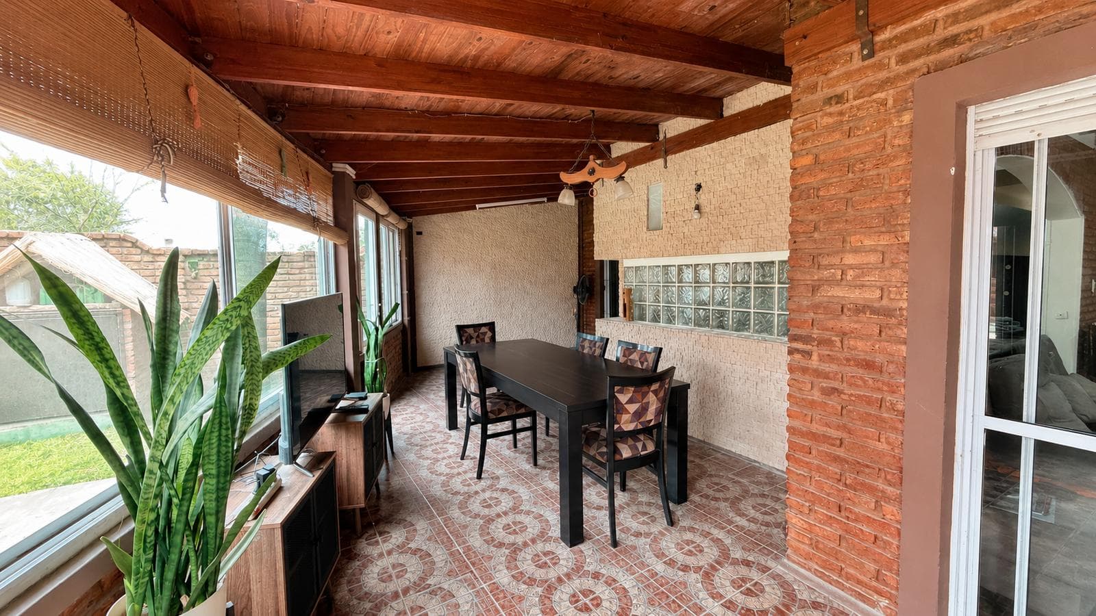 VENTA Casa 2 dormitorios comodín - Servicios - Piscina