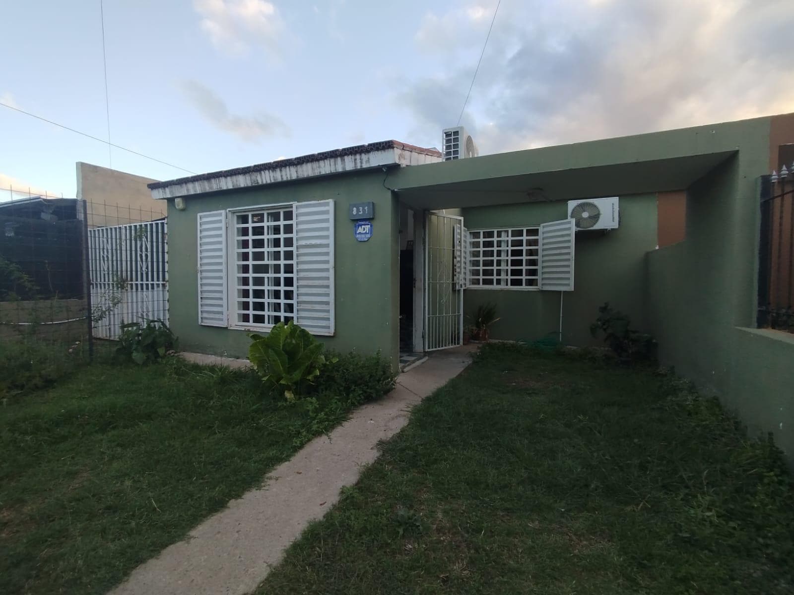 2-Bedroom House for Rent in the Los Olmos Neighborhood