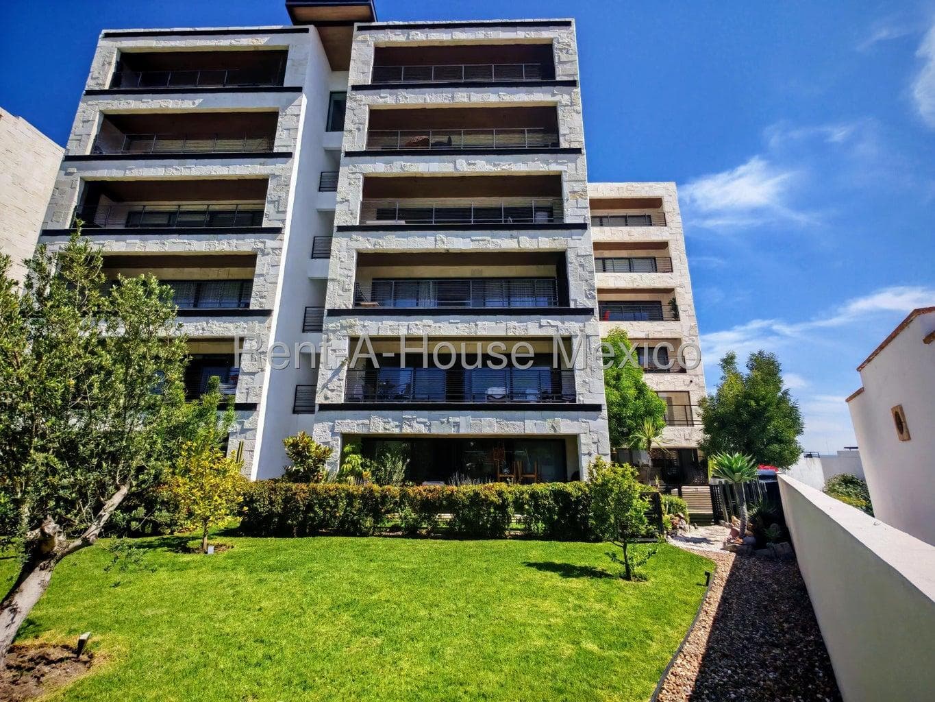 Apartment for rent with a terrace and a view of green spaces in Zibatá – Querétaro