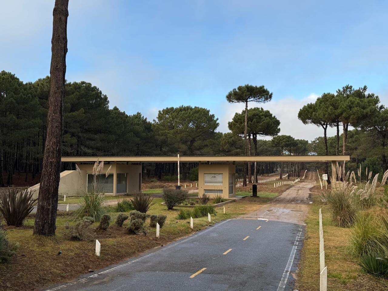 925 m² Lot for Sale in the Brisas Villarobles Neighborhood of Pinamar