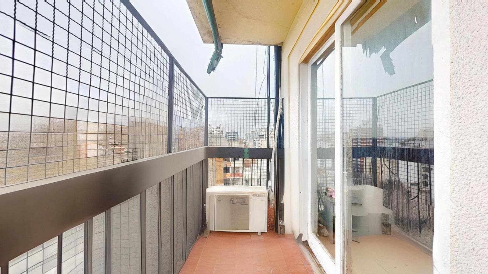 3-Room Apartment for Rent in Almagro with a Full-Length Balcony!