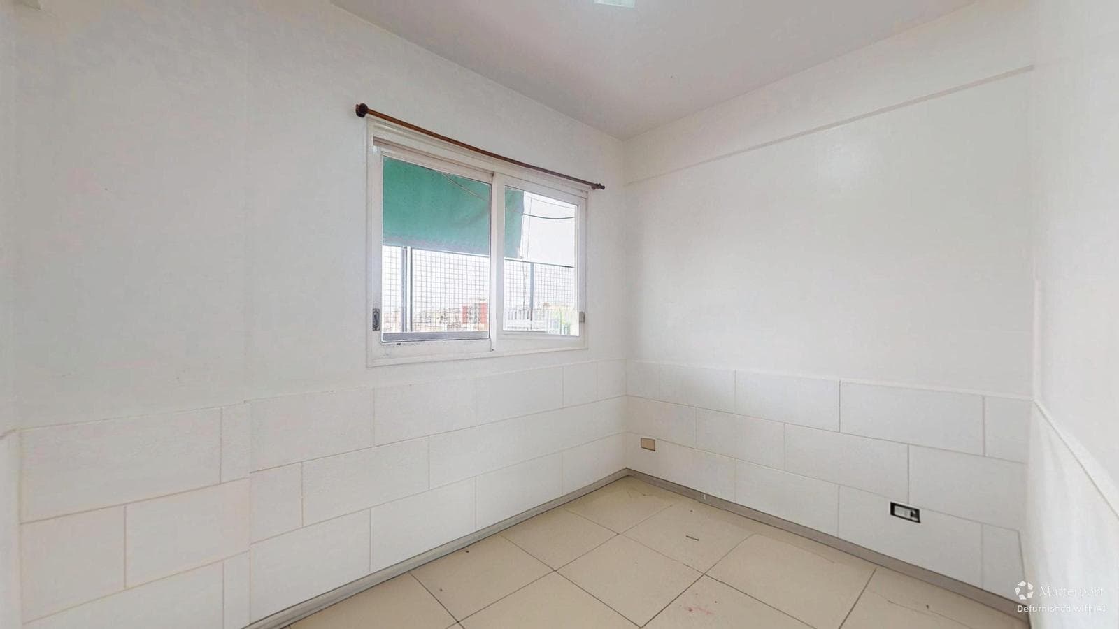 3-Room Apartment for Rent in Almagro with a Full-Length Balcony!
