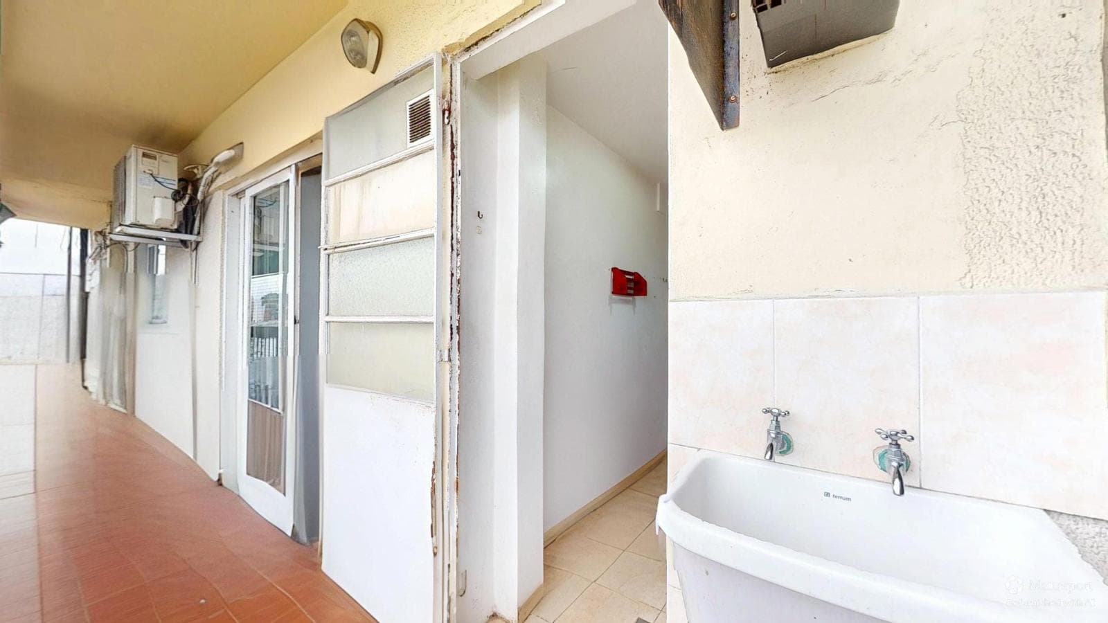 3-Room Apartment for Rent in Almagro with a Full-Length Balcony!