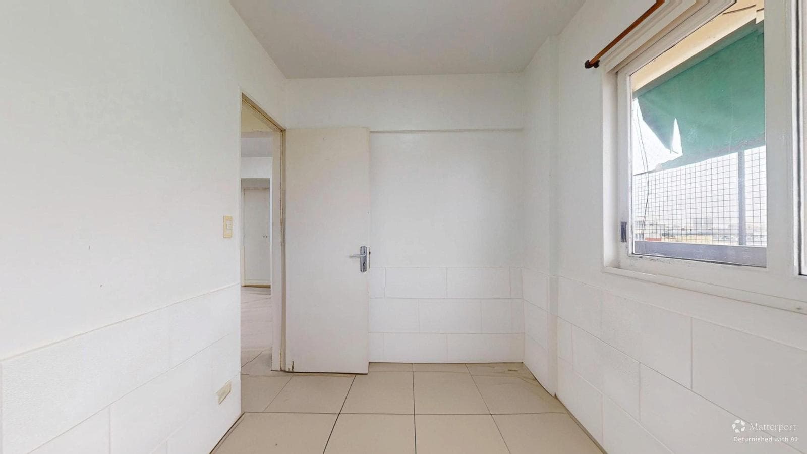 3-Room Apartment for Rent in Almagro with a Full-Length Balcony!