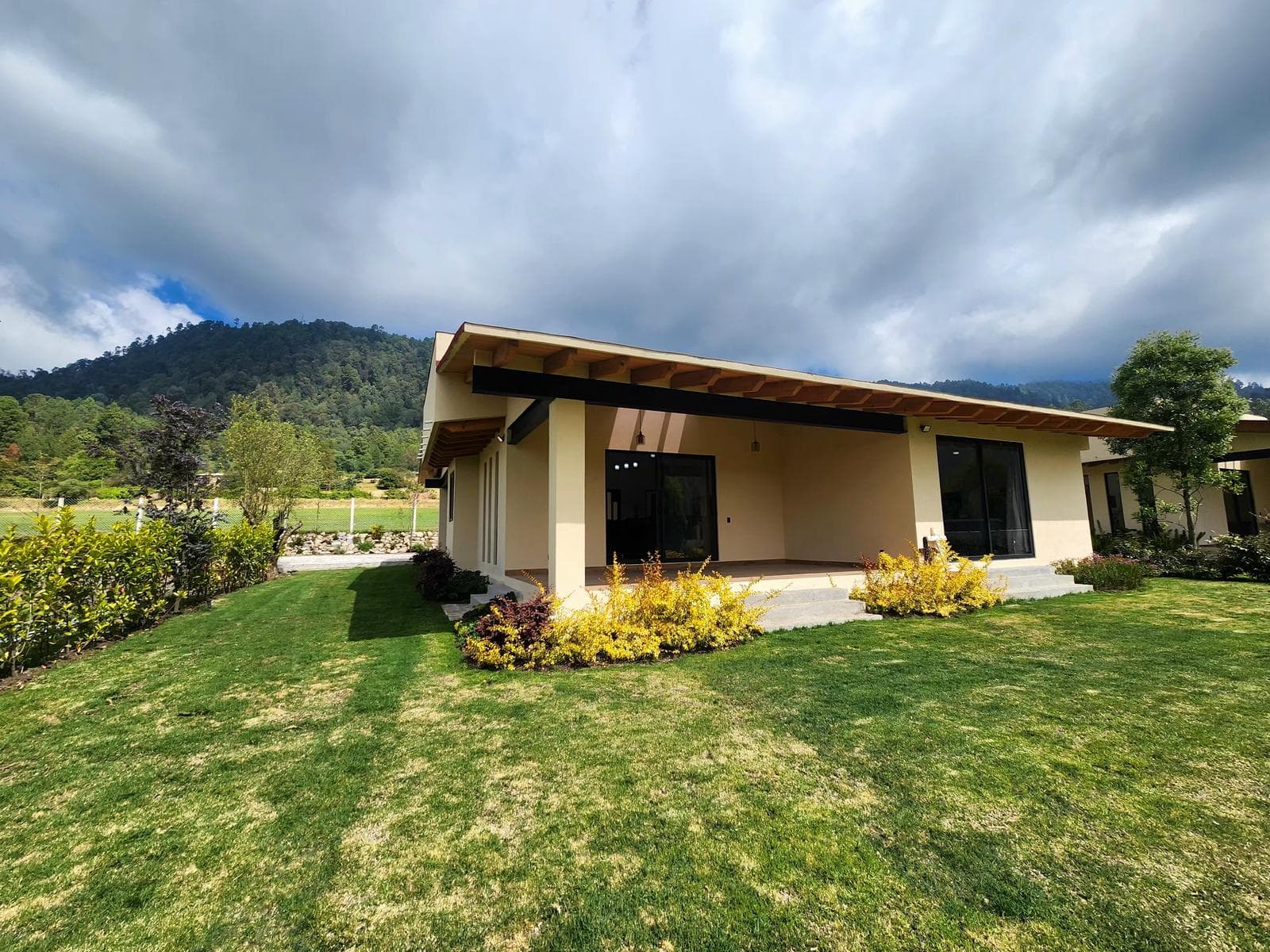 House for Rent, Los Saucos