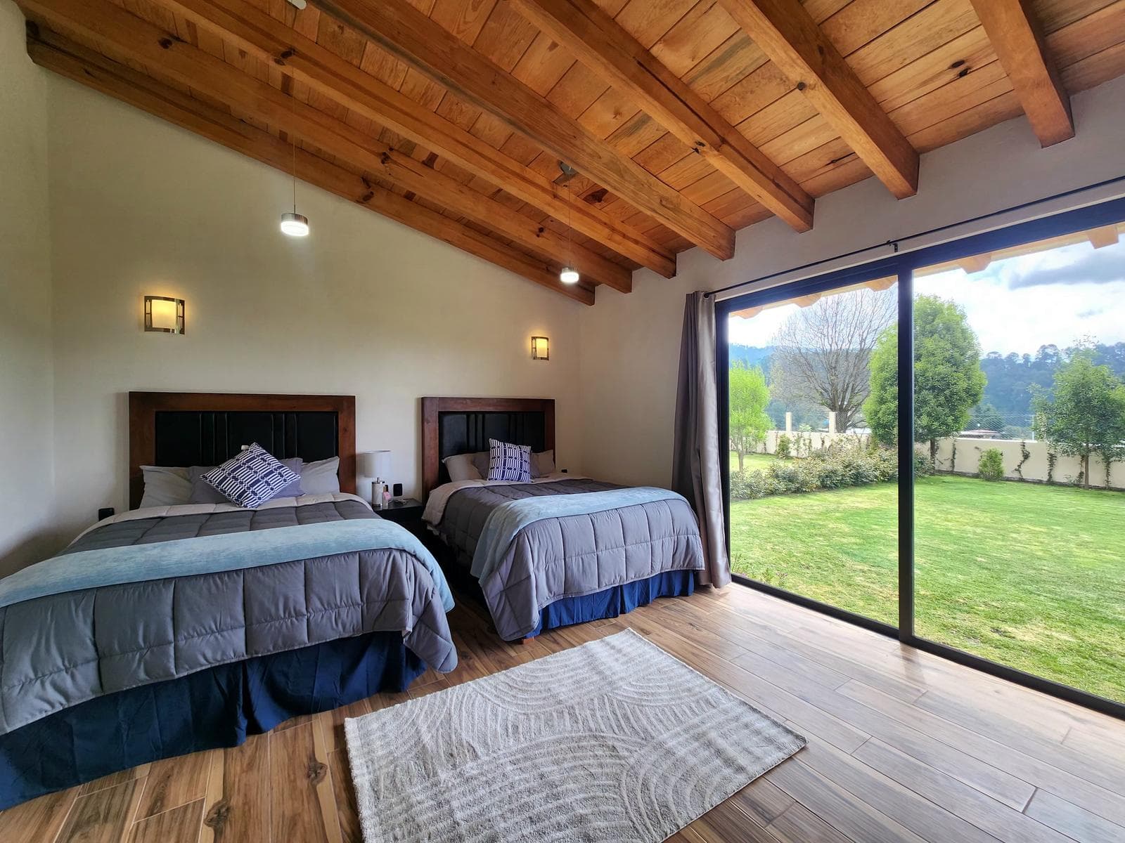 House for Rent, Los Saucos