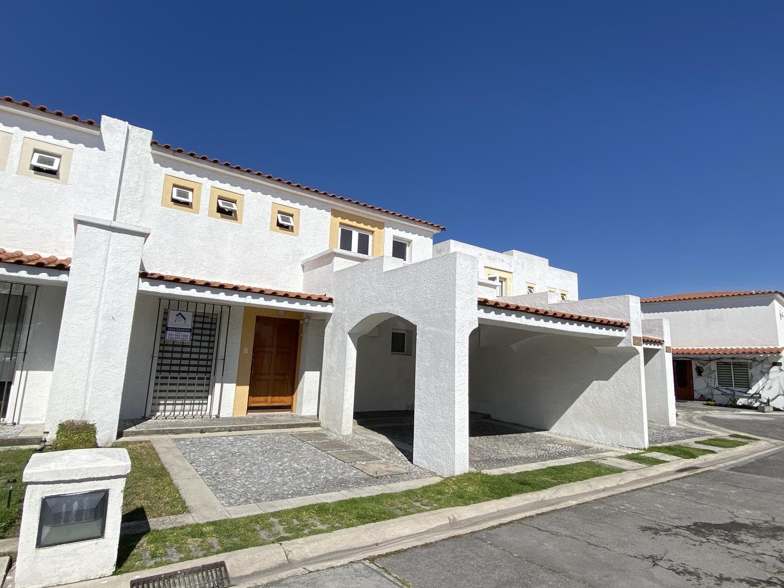 House in a Condominium Complex - El Castaño
