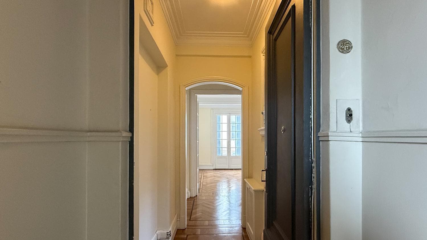 For Sale: 3-room apartment, completely renovated, with a front-facing balcony, in a strategic location