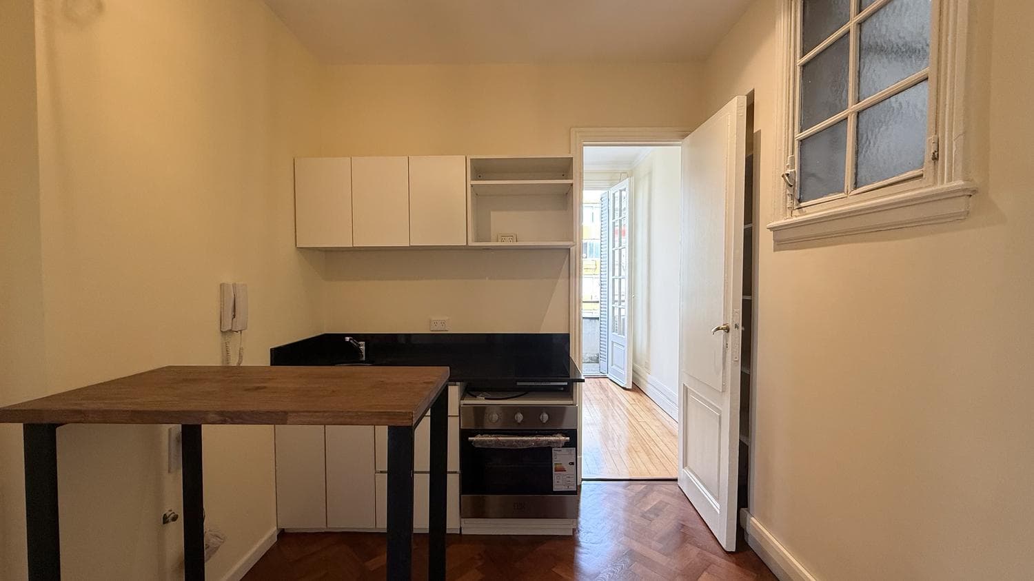 For Sale: 3-room apartment, completely renovated, with a front-facing balcony, in a strategic location