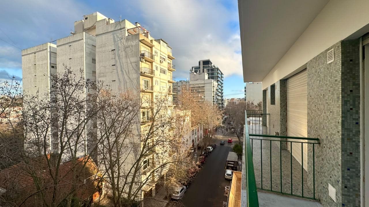 2-room apartment with a balcony facing the street