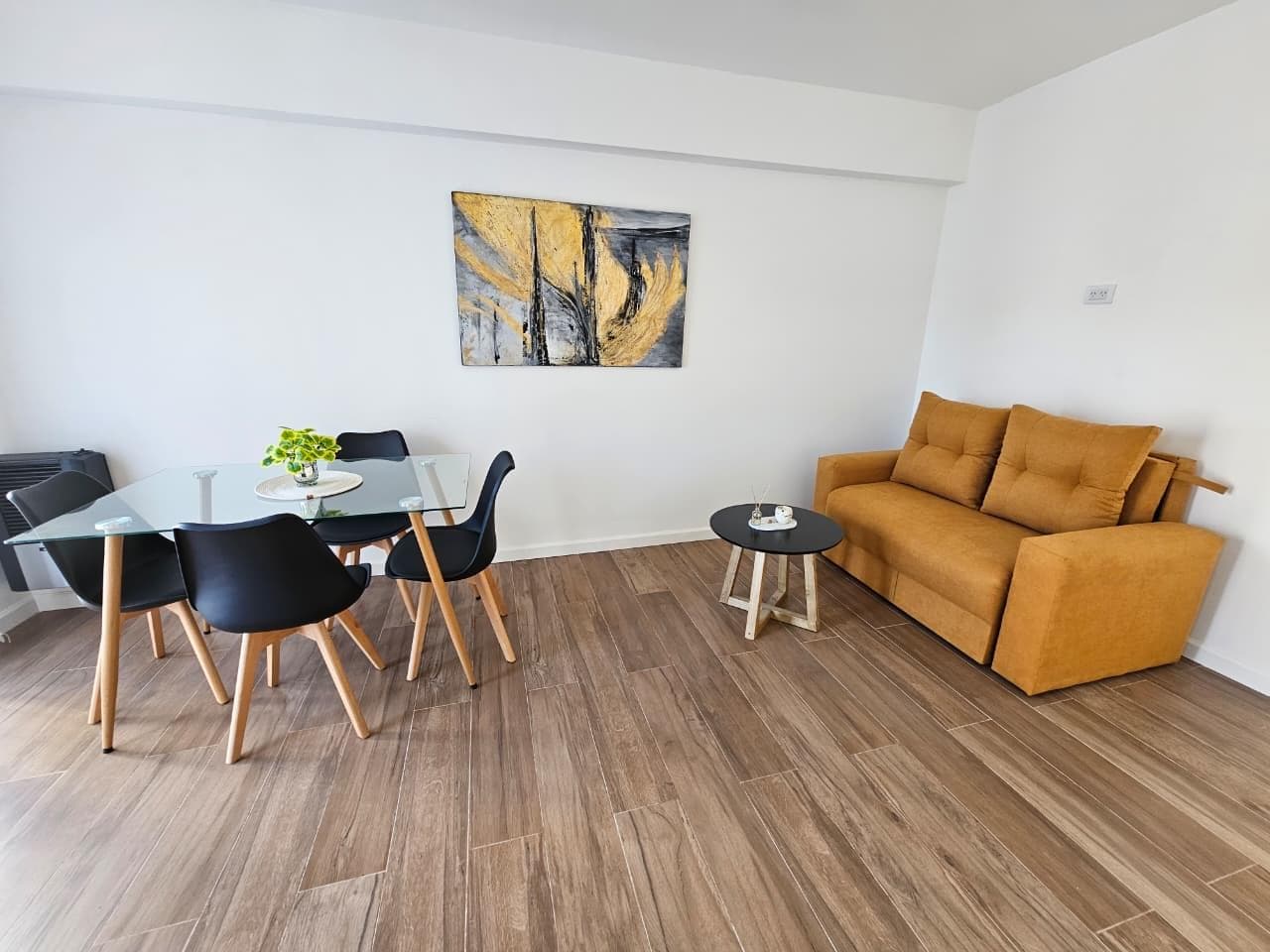 2-Room Apartment for Sale in Mar del Plata, Facing the Street, with a Balcony That Has Been Renovated to Look Like New
