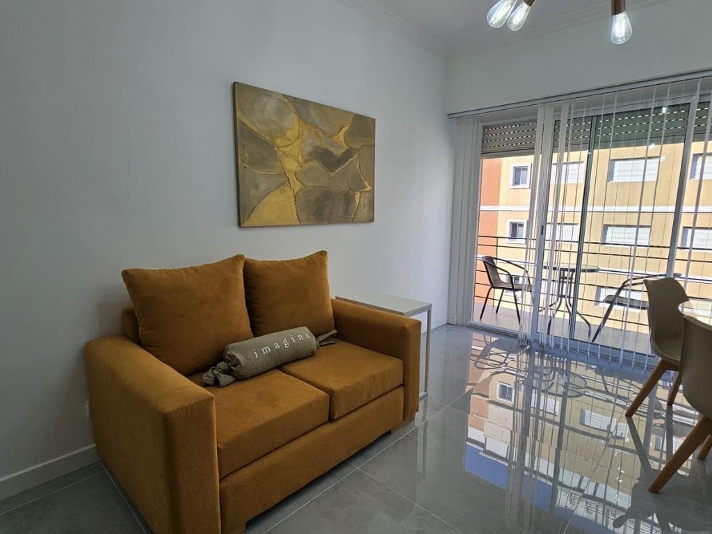3-Room Apartment for Sale in Mar del Plata, Facing the Street, with a Balcony—Renovated to Look Like New
