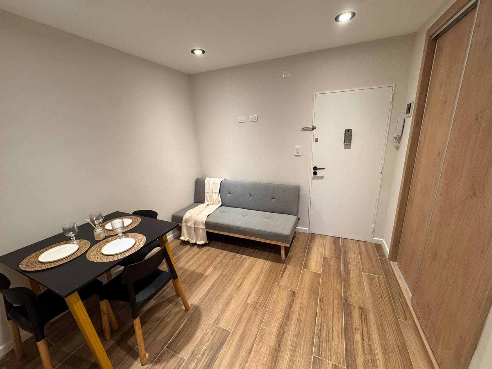 1-Room Apartment for Sale in Mar del Plata: Rear-Facing, Fully Renovated to Look Like New