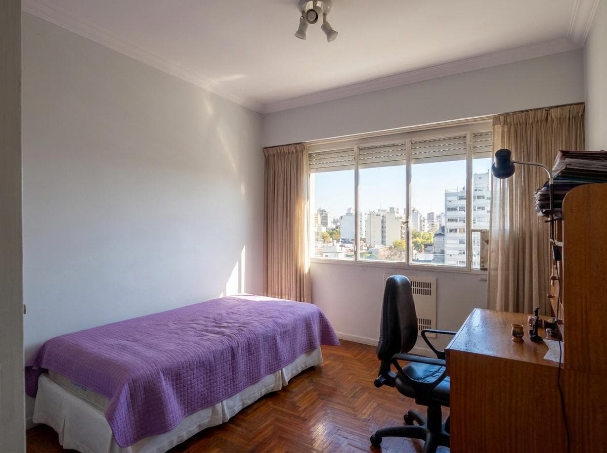 4-Room Apartment for Sale in Almagro, Upper Floor