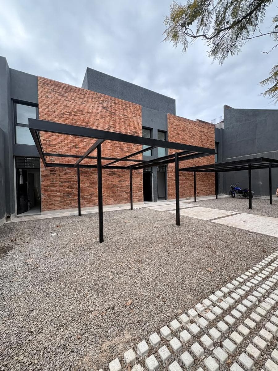 One-bedroom apartment with a terrace and garage, just a few meters from Sanatorio Allende