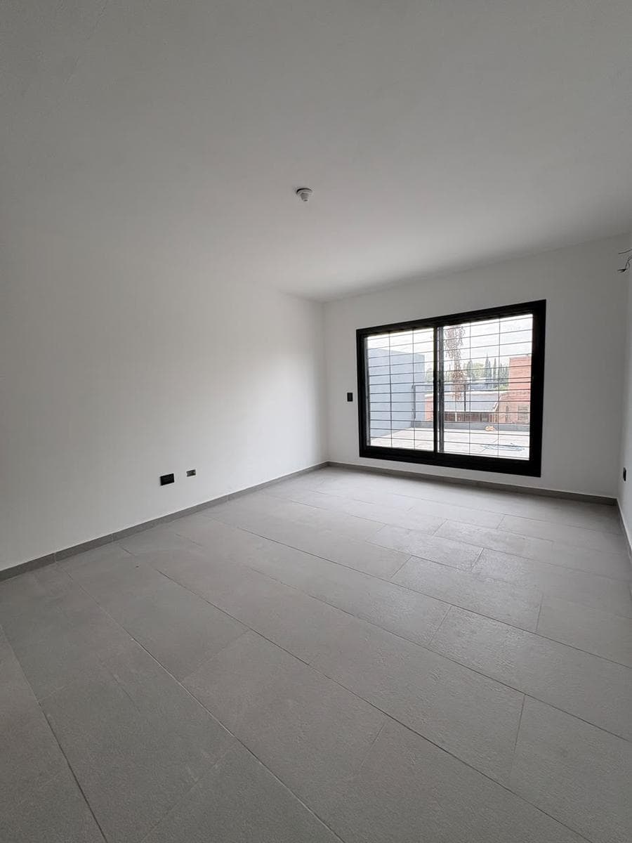One-bedroom apartment with a terrace and garage, just a few meters from Sanatorio Allende