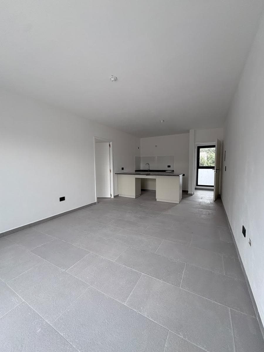 One-bedroom apartment with a terrace and garage, just a few meters from Sanatorio Allende