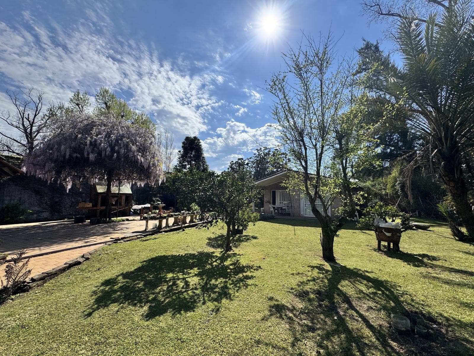 Exclusive lot in the Acacias Blancas neighborhood of Maschwitz, with two access points and subdivided.