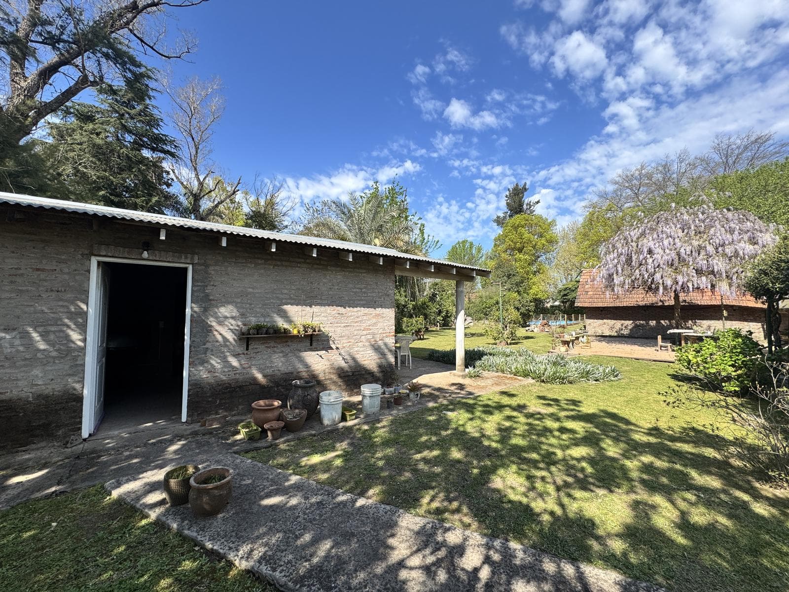Exclusive lot in the Acacias Blancas neighborhood of Maschwitz, with two access points and subdivided.