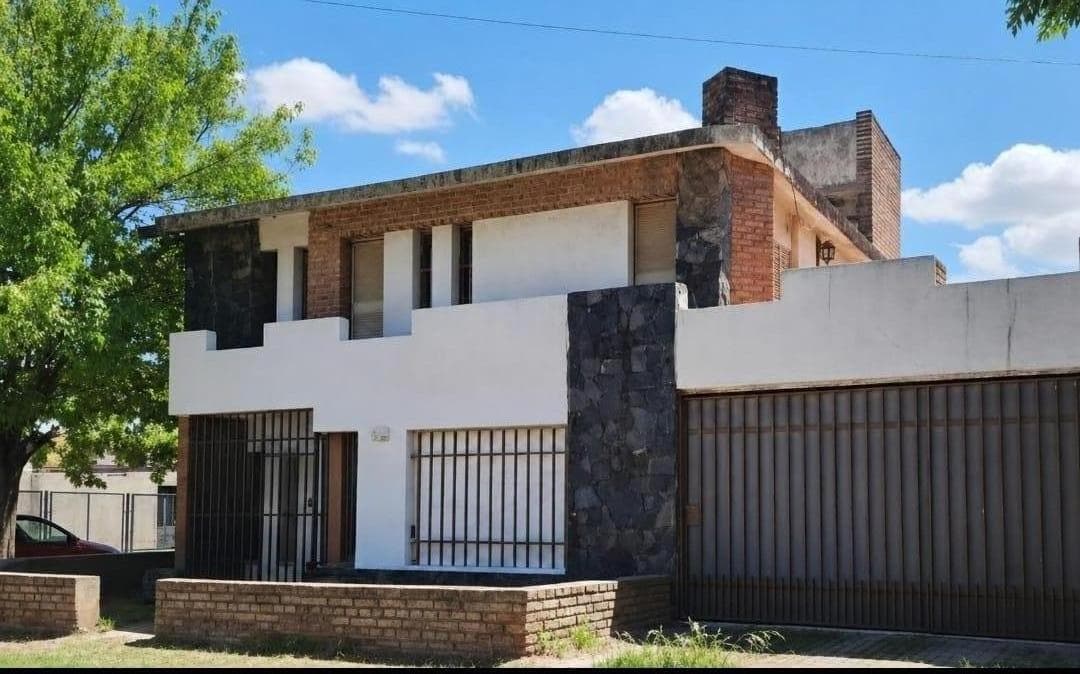 4-Bedroom House for Sale in the Santa Rosa Residencial Neighborhood