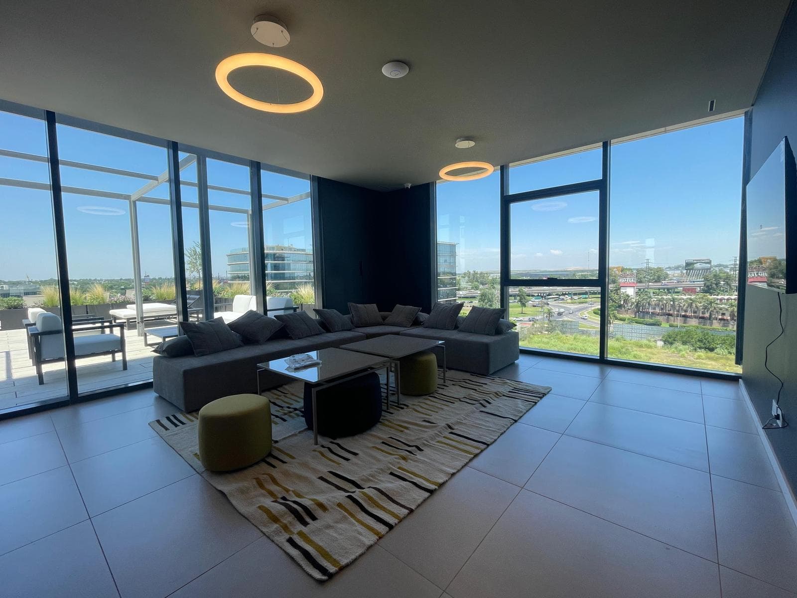 Apartment for Rent: SUITABLE FOR PROFESSIONALS