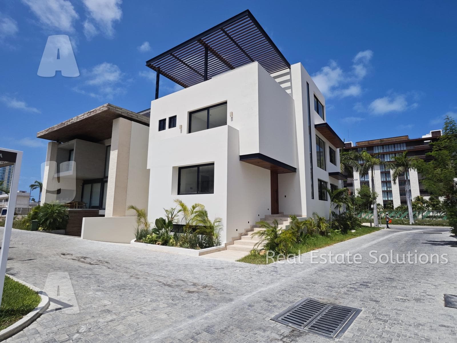 House for Sale, BRAND-NEW, 5 Bedrooms, Elevator, 4 Levels, Rooftop, La Marina, Puerto Cancún