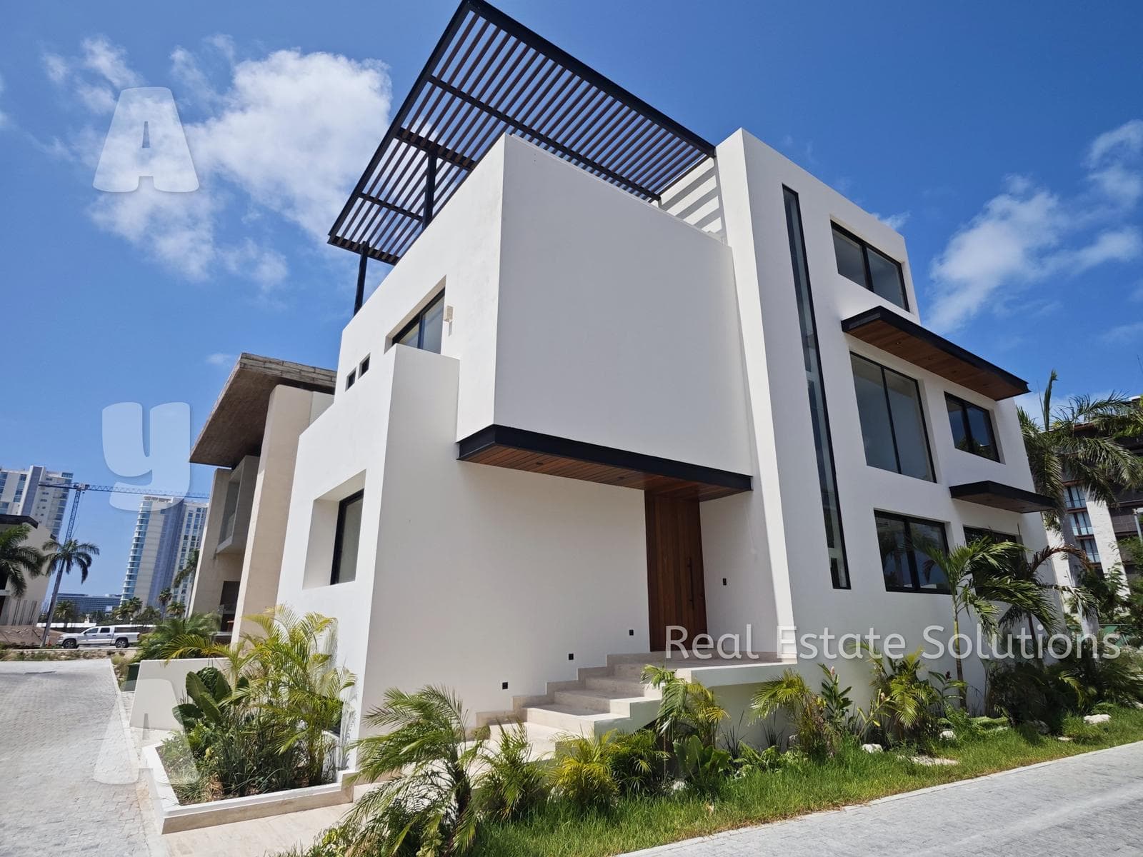 House for Sale, BRAND-NEW, 5 Bedrooms, Elevator, 4 Levels, Rooftop, La Marina, Puerto Cancún