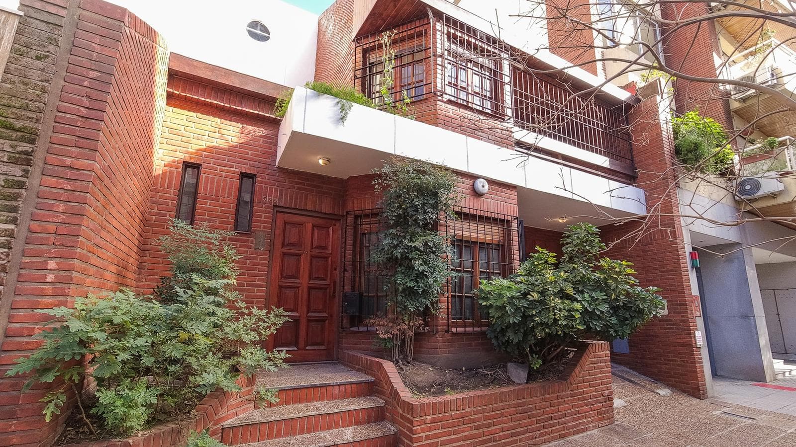 Venta impecable Casa tipo Chalet lista para mudarte | 5 ambientes | Cochera | Patio | Caballito