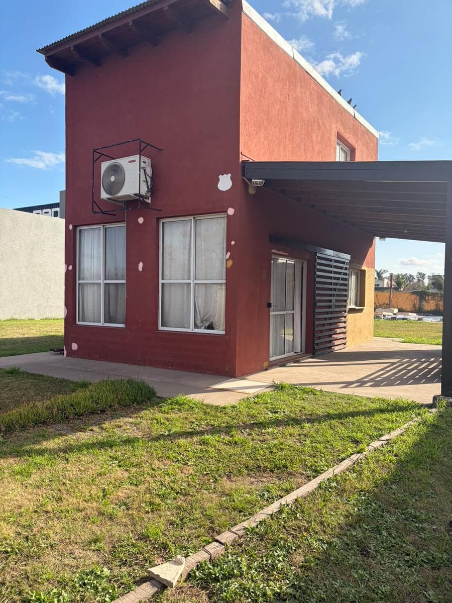 House in Roldán