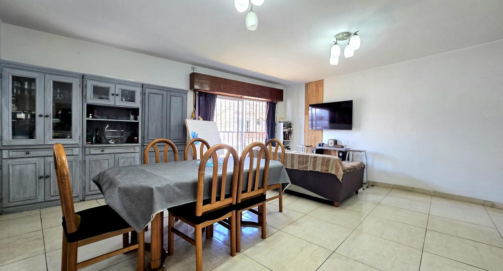 House for Sale in Monte Castro: 3 bedrooms, garage, and terrace