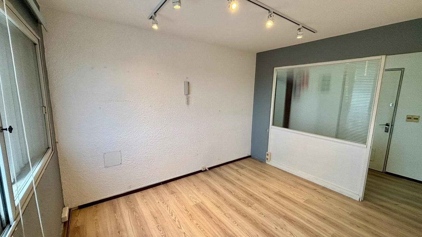 Unfurnished 2-bedroom apartment. Downtown Maldonado