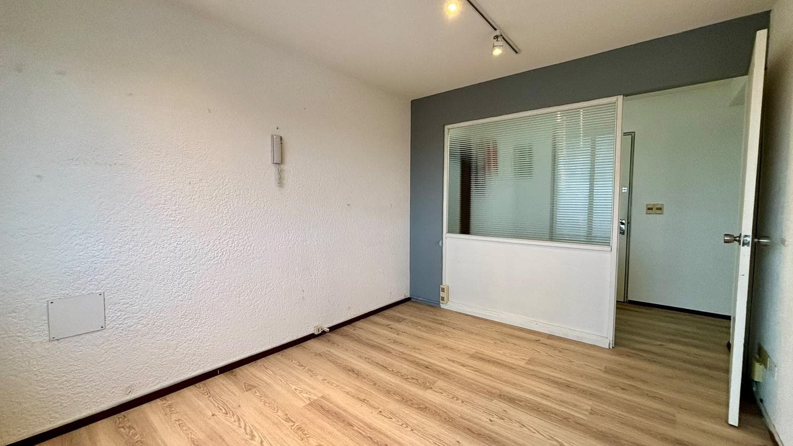 Unfurnished 2-bedroom apartment. Downtown Maldonado