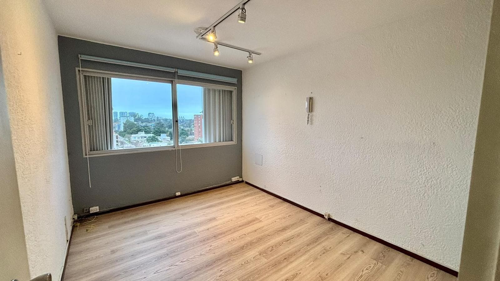 Unfurnished 2-bedroom apartment. Downtown Maldonado