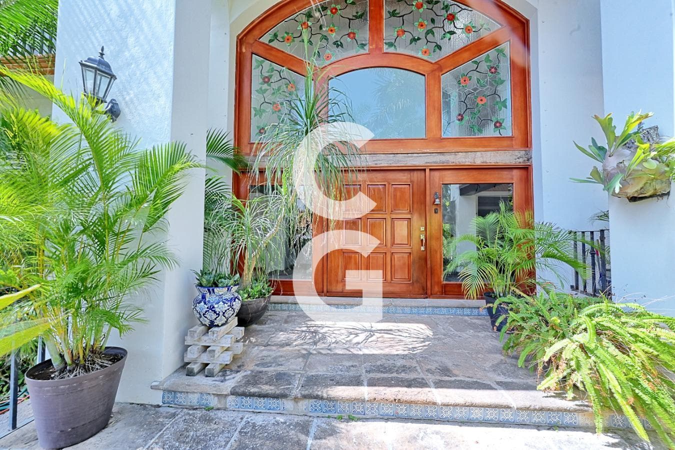 House for Sale in Cancún on Isla Dorada: 3-Bedroom Corner Lot