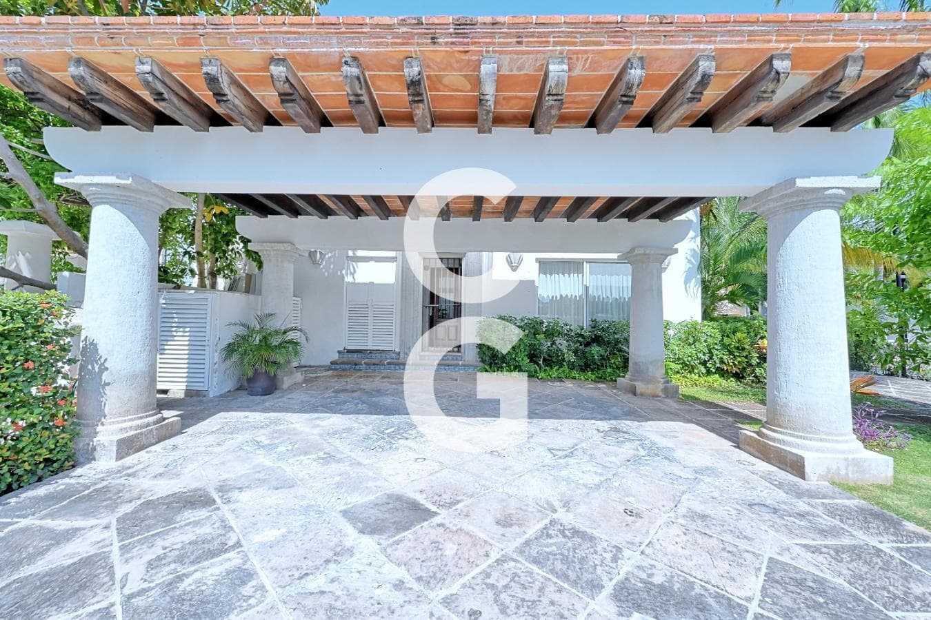 House for Sale in Cancún on Isla Dorada: 3-Bedroom Corner Lot
