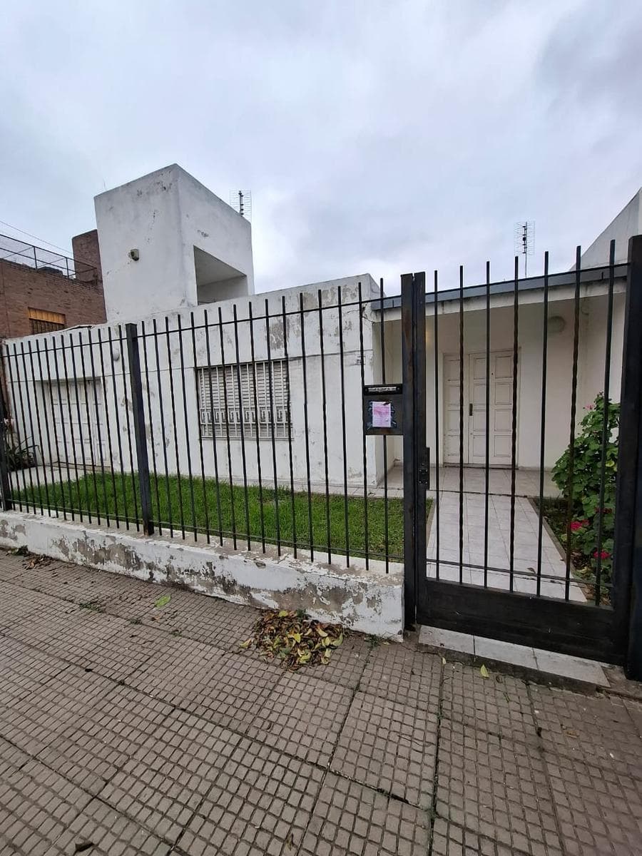 Great Opportunity! House in need of renovation in Lomas de San Martín