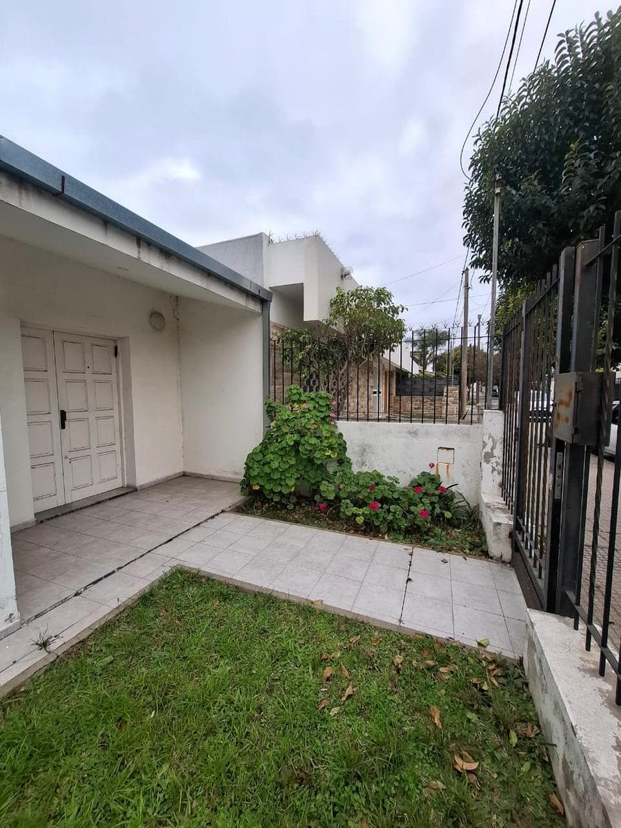 Great Opportunity! House in need of renovation in Lomas de San Martín