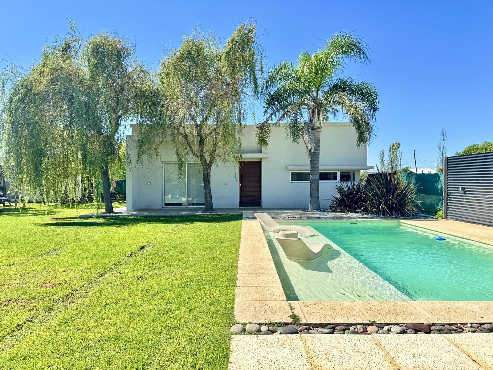 House in Roldán in a residential area. Near Funes