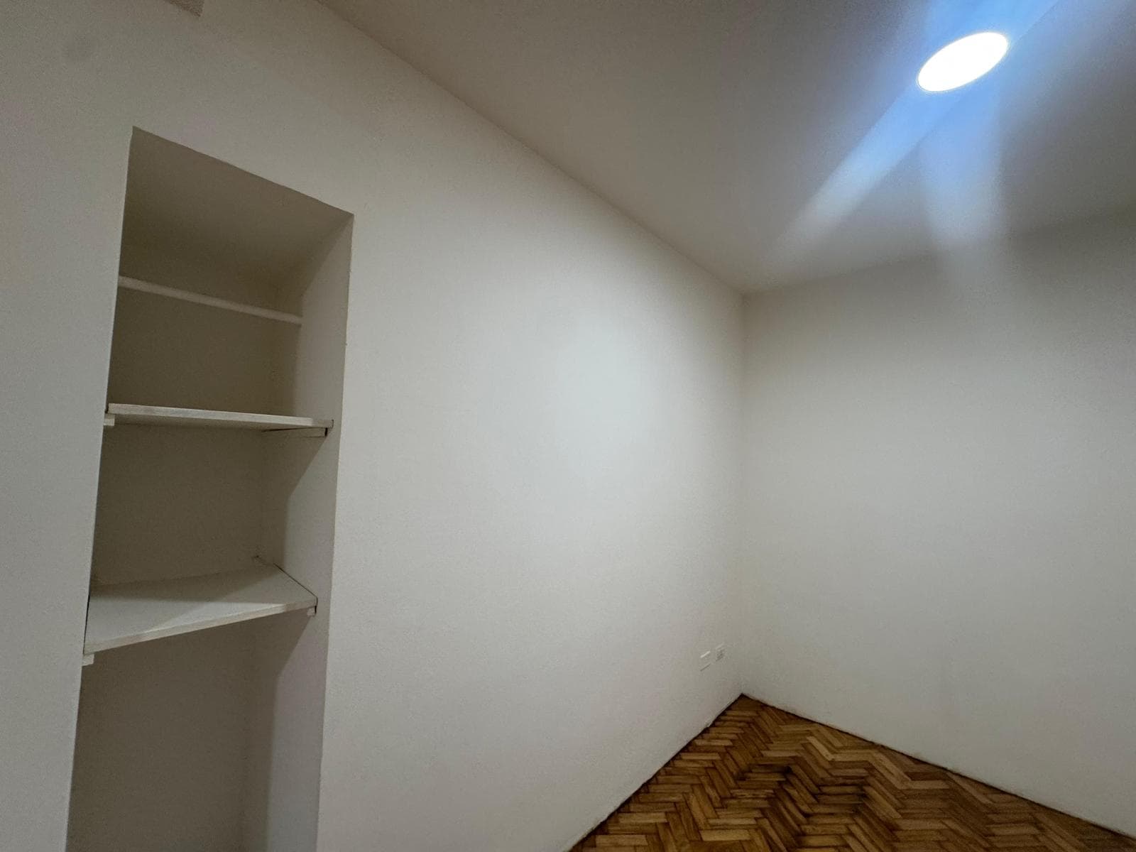 1-ROOM APARTMENT, NO MAINTENANCE FEES