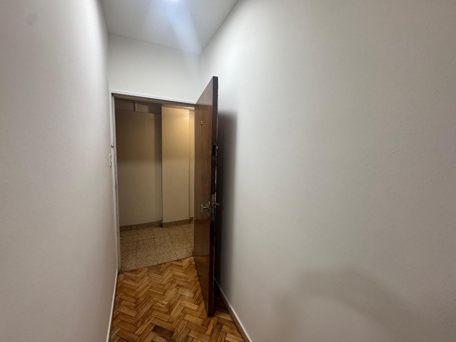 1-ROOM APARTMENT, NO MAINTENANCE FEES