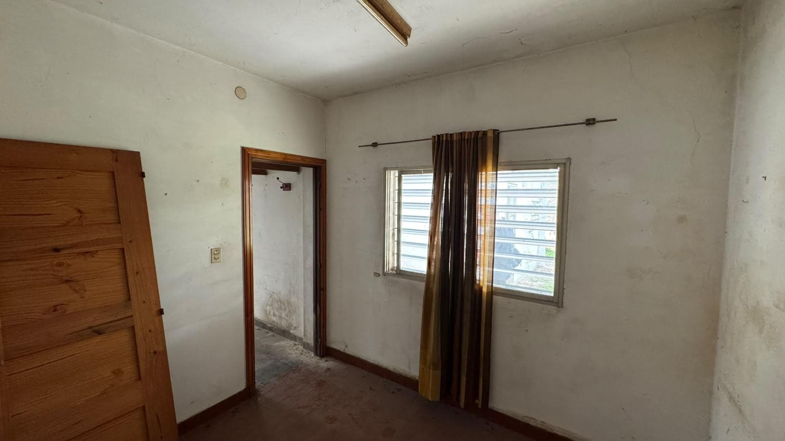 2-bedroom house in need of renovation, Arguello
