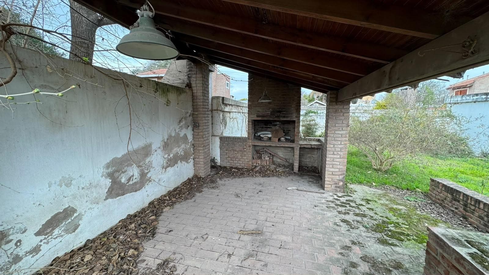 2-bedroom house in need of renovation, Arguello